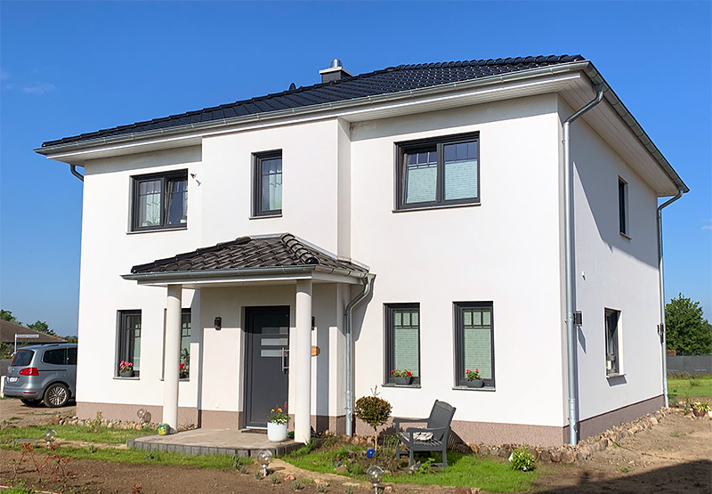 Hausübergabe in Tremmen (Brandenburg)